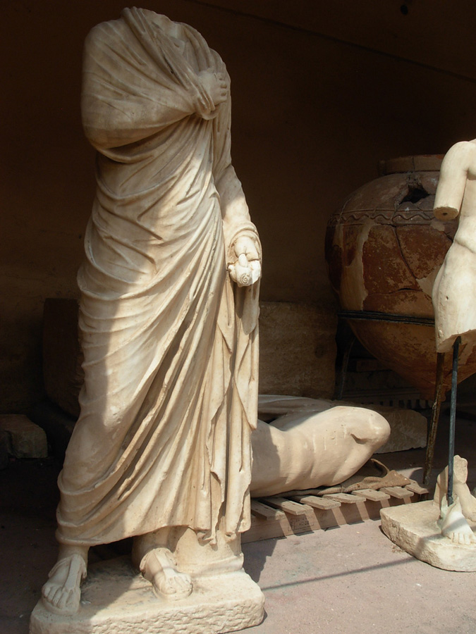 Албания, Аполония Илирийска, мраморни статуи
