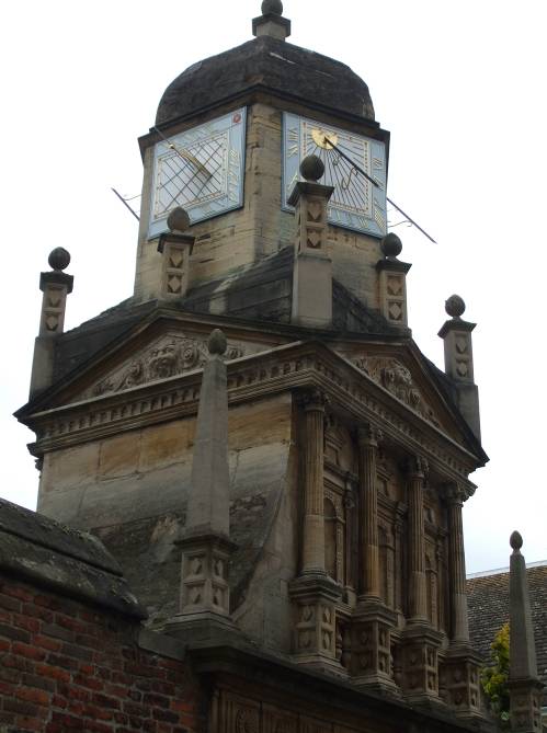 Англия, Кембридж, Кулата със слънчевия часовник
