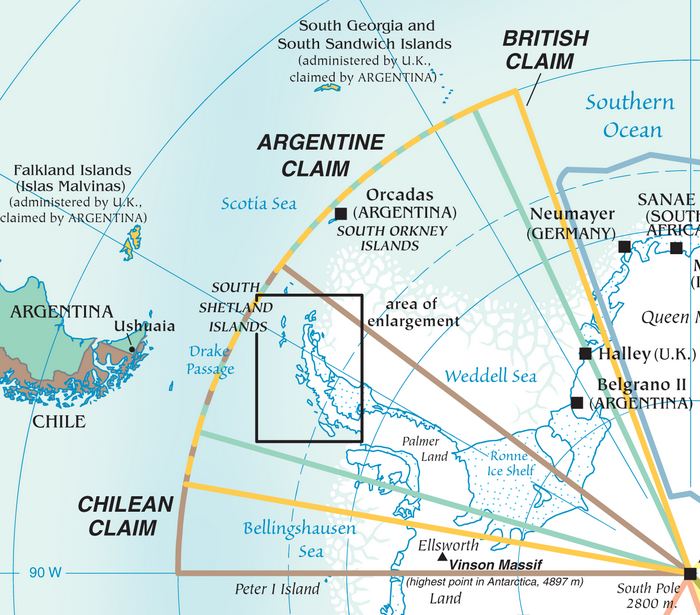 Антарктика, Политическа карта с разпределението на териториалните претенции на Чили (розов цвят), Аржентина (зелено) и Великобритания (жълто). С черен правоъгълник е заграден района на Южните Шетландски острови Източник: http://en.wikipedia.org/wiki/Territorial_claims_in_Antarctica

