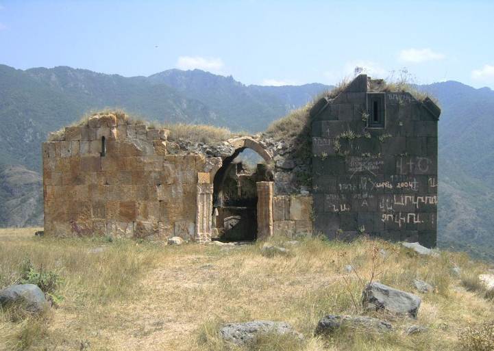 Армения, Останките от старинна черква
