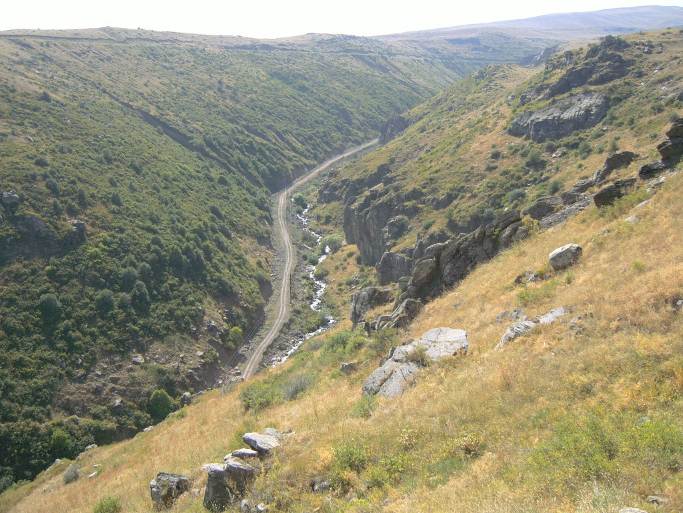 Армения, Гарнизонът на крепостта е охранявал пътя през долината на река Амберд
