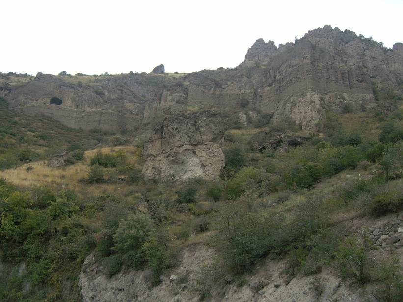Армения, Пътят към Иран ограден от непристъпни скали
