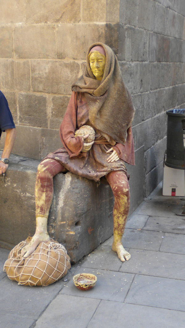 Испания, Барселона, Статуята в Бари Готик
