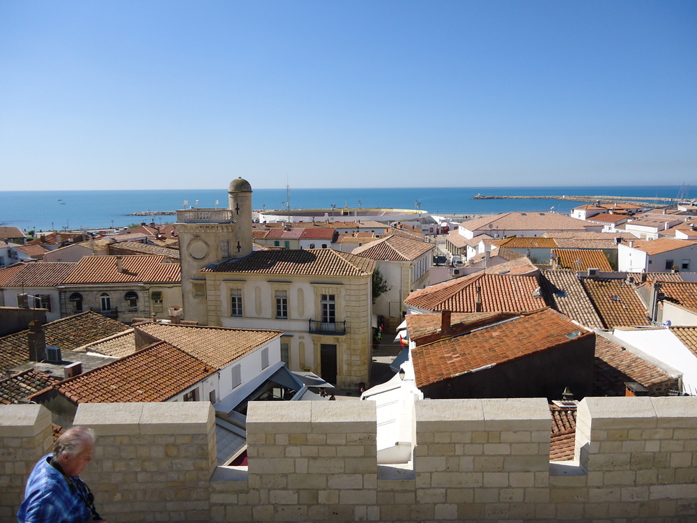 Франция, Прованс, Панорама от терасата на църквата,а отсреща е музея на маркиз Барончели
