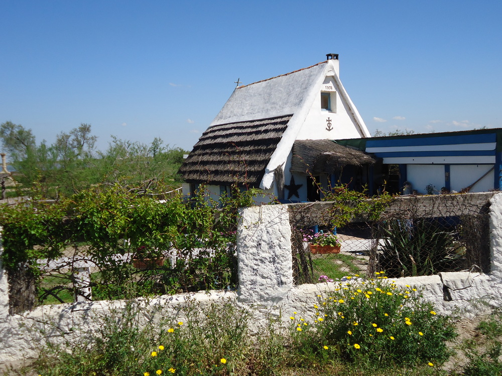 Франция, Прованс, Ваканционна къщичка,досущ като някогашните пастирски колиби
