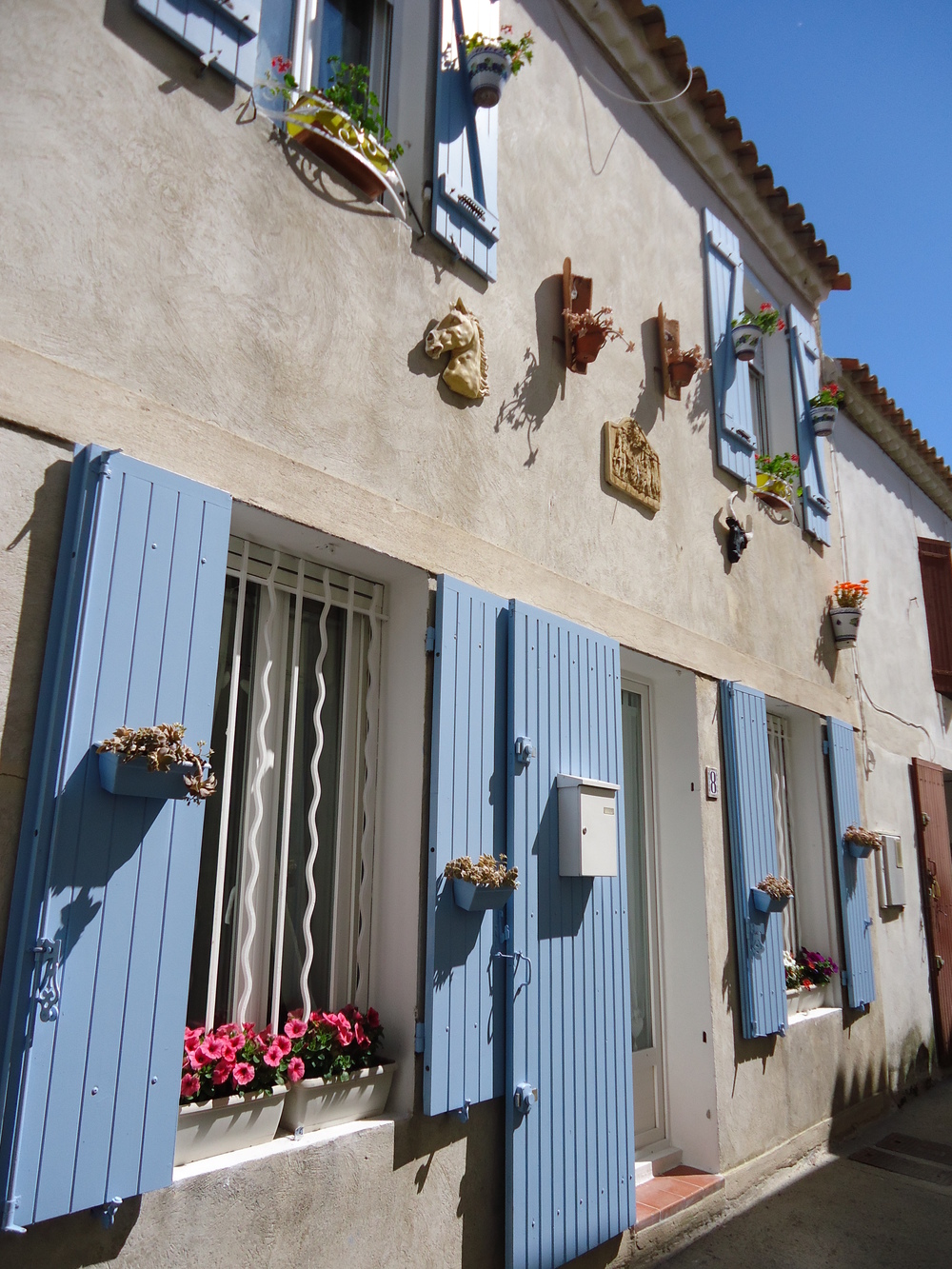 Франция, Типична провинциална къща в провинция Лангедок -Русиьон, Южна Франция
