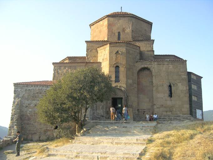 Грузия, Черквата Джвари от 6-ти век, разположена високо на хълм над града
