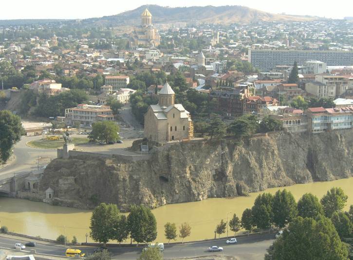 Грузия, Панорамен поглед от крепостта към Тбилиси и река Кура

