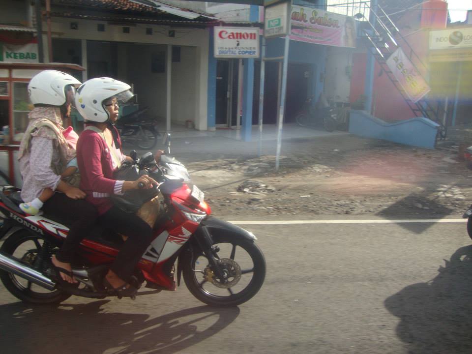 Индонезия, По пътищата на Индонезия
