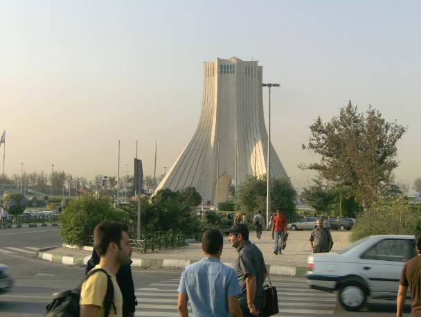 Кулата Азади
