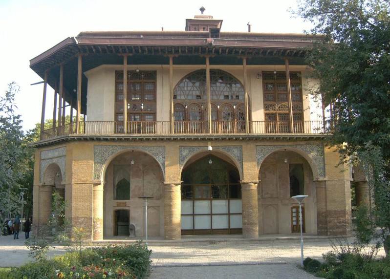 Шахския дворец Чехел Сотун, построен 1510г.
