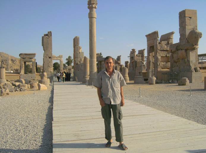 Сред  руините на Дворците в Персеполис
