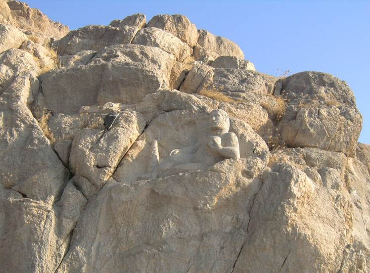 Статуята на победилия в битка и почиващ си античен герой Херакъл (Херкулес)
