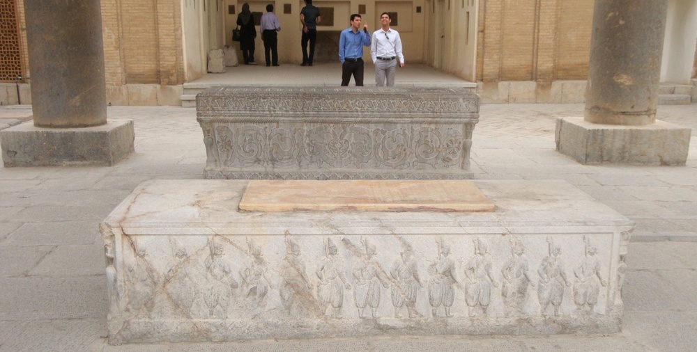 Арменските воини са изобразени на древния саркофаг.
