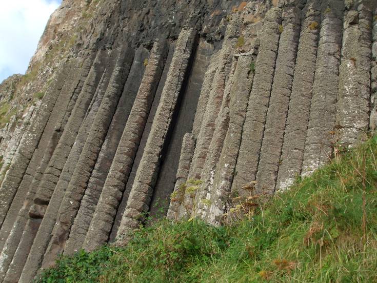 Ирландия, Тази група от почти вертикални каменни стълбове носи името 
