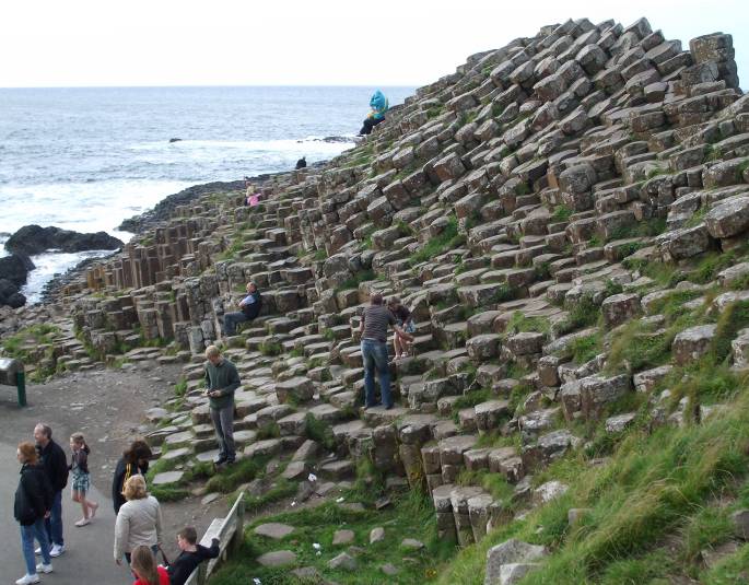 Ирландия, Най-впечатляващата група камъни е оформена като приказен хълм
