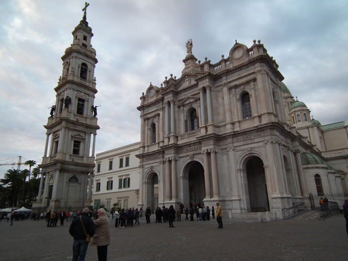 Италия, Базиликата Света Дева Мария на Светата Броеница
