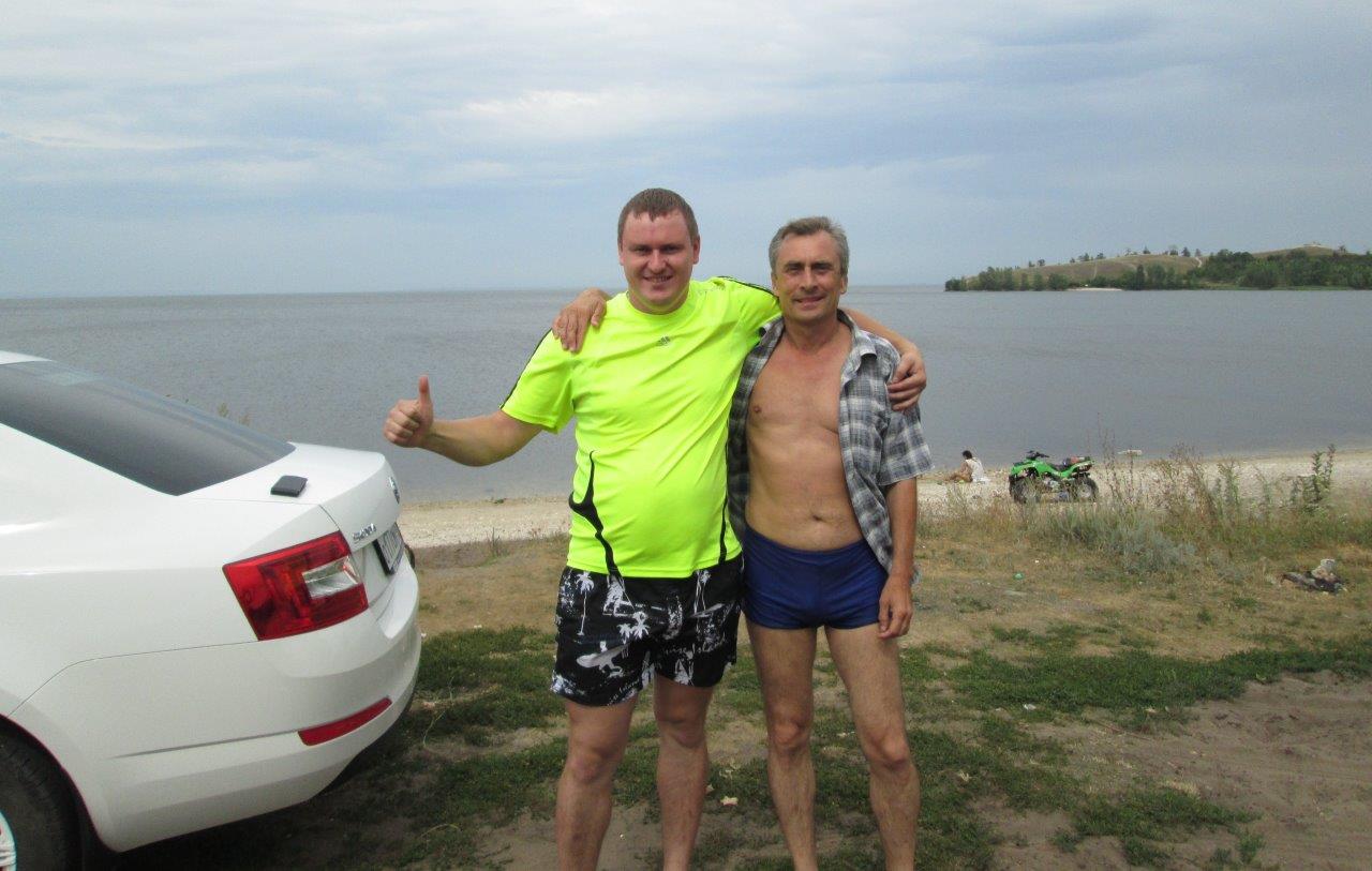 С единия от двамата руснаци, с които се запознах на плажа на река Волга до село Жигули
