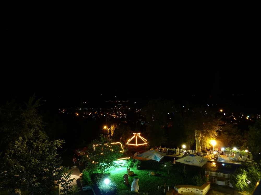 България, Източни Родопи, гледка от хотел „MG“ по тъмно

