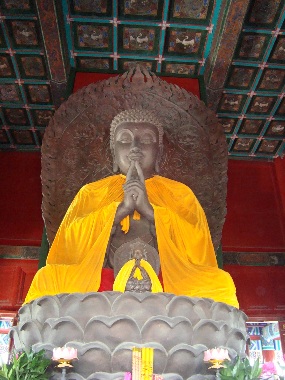 Китай, в будисткия храм
