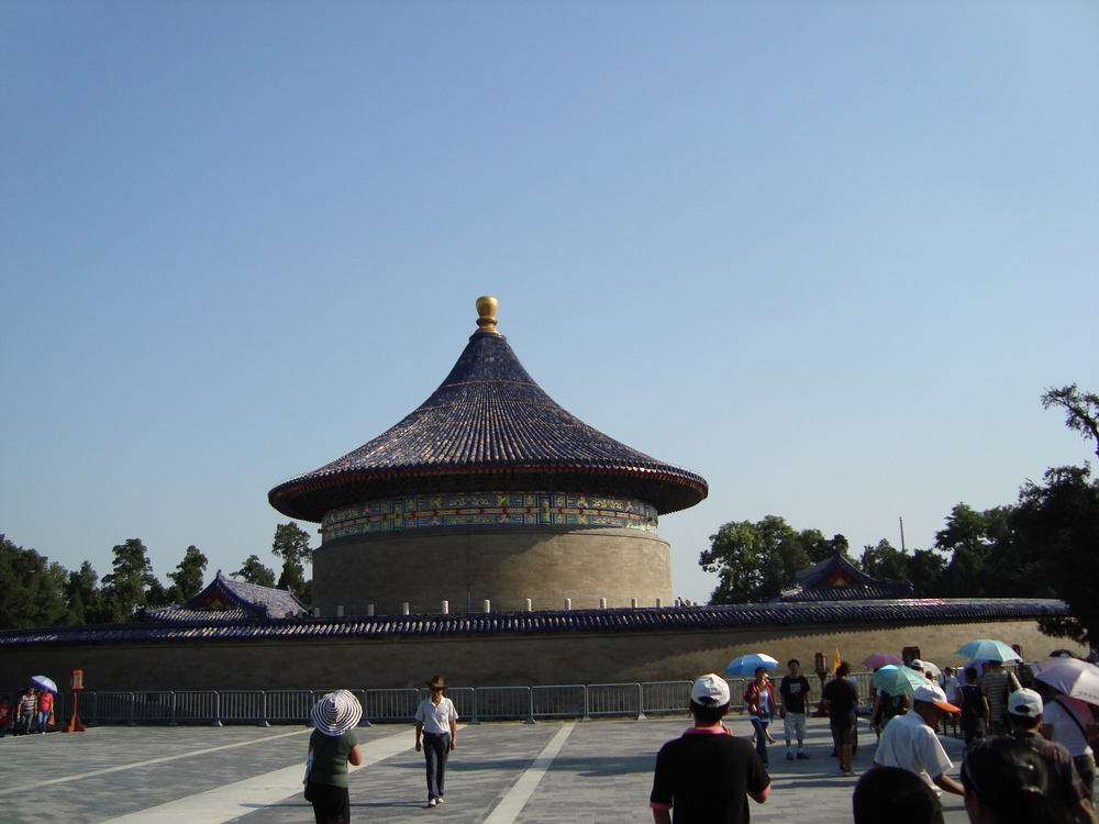 Китай, Пекин, Императорският Небесен свод, ограден с ехо стена

