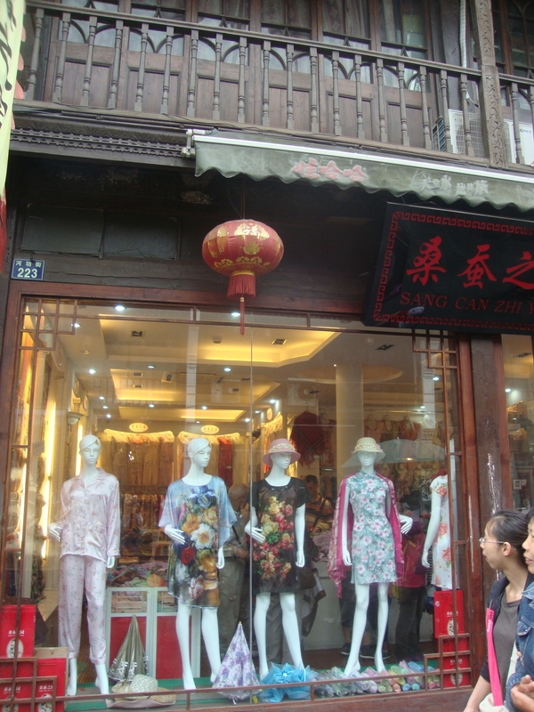 Китай, Ханджоу, Минало и съвремие - коприната е вечна
