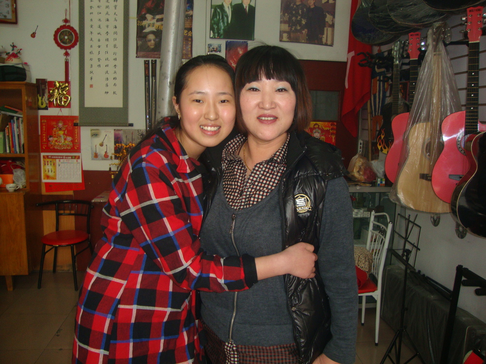 Китай, Пънлай, Лъки с майка си
