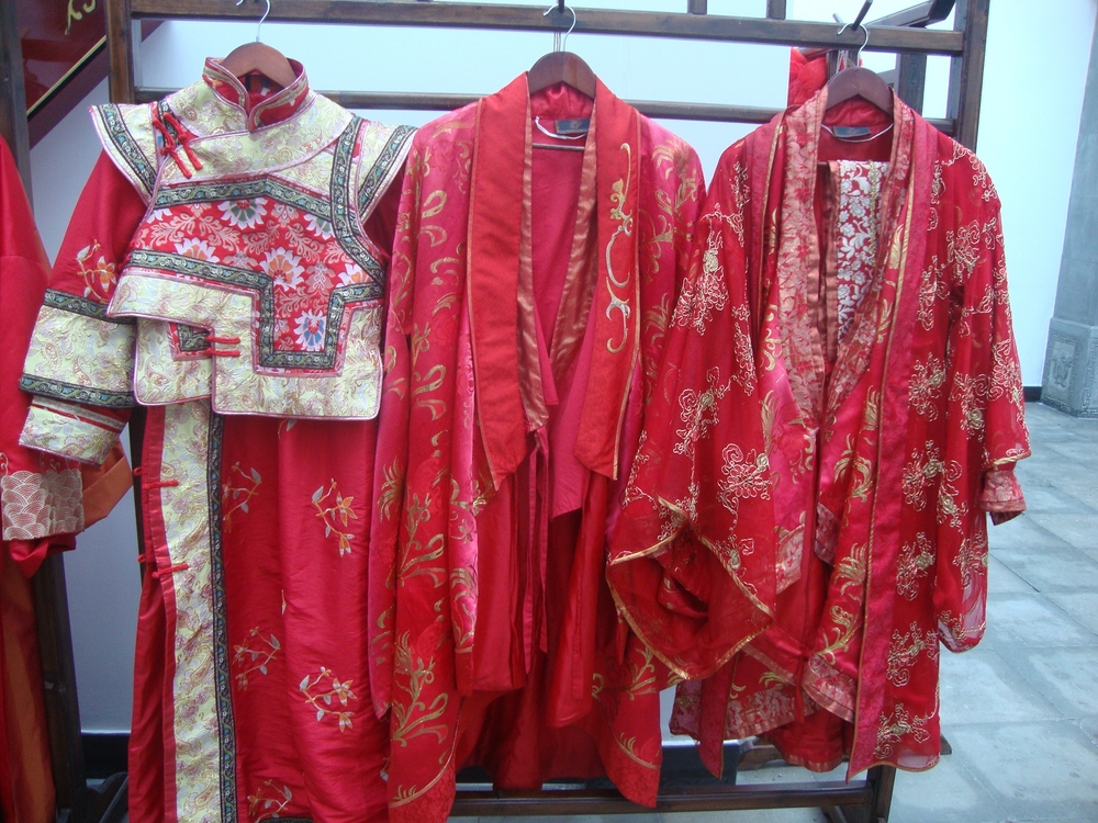 Китай, Старинни сватбени одежди от династията Цин - под наем
