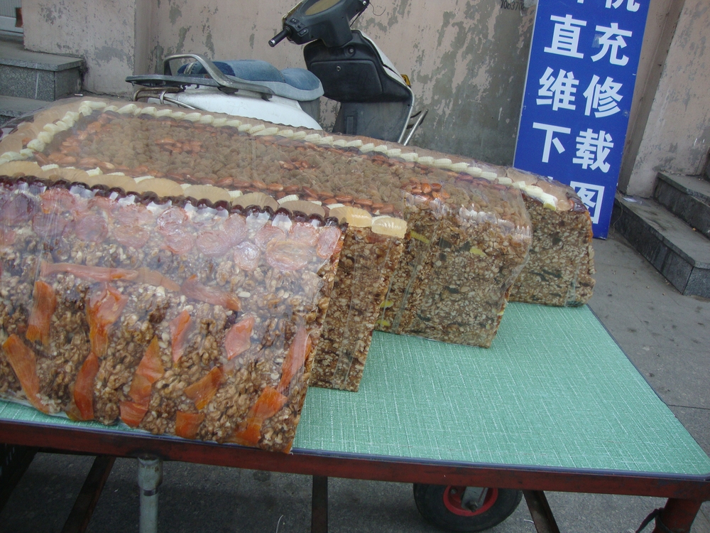 Китай, Пънлай, сбитата торта на улицата
