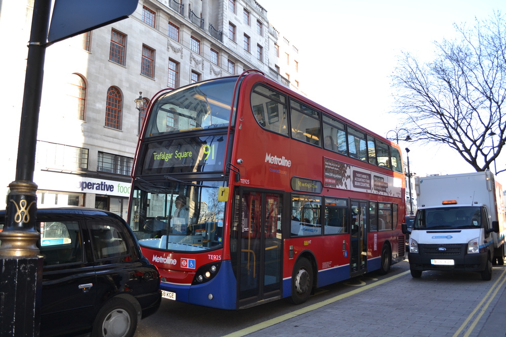 Лондон, двуетажен автобус от градския транспорт
