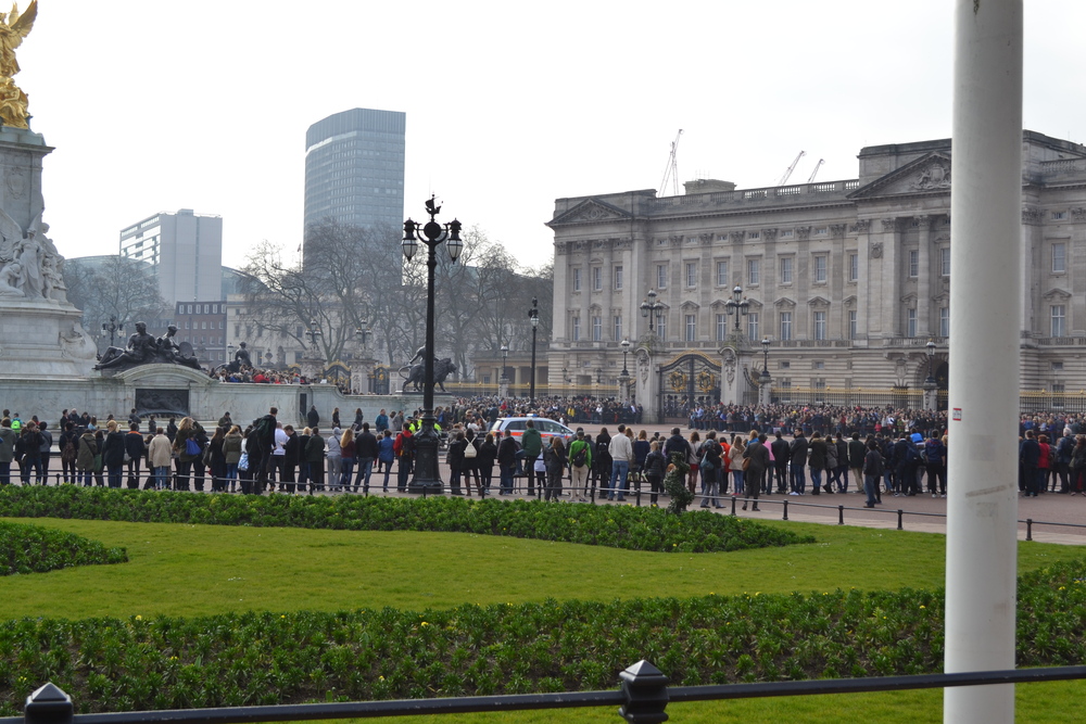 Лондон, Бъкингамският дворец, Смяната на караула.
