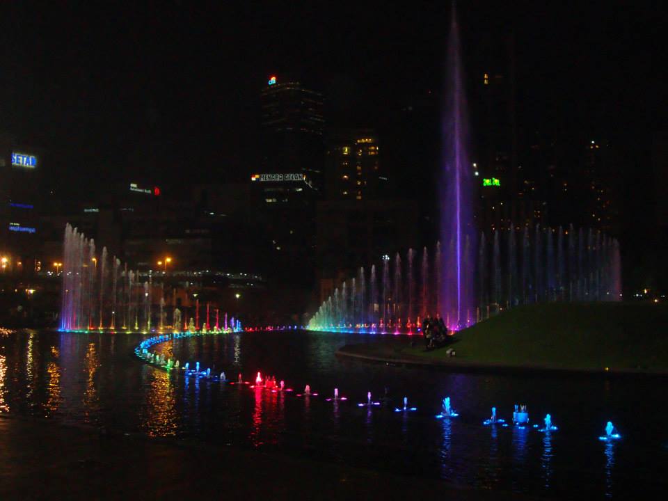 Малайзия, Пеещите фонтани вечер
