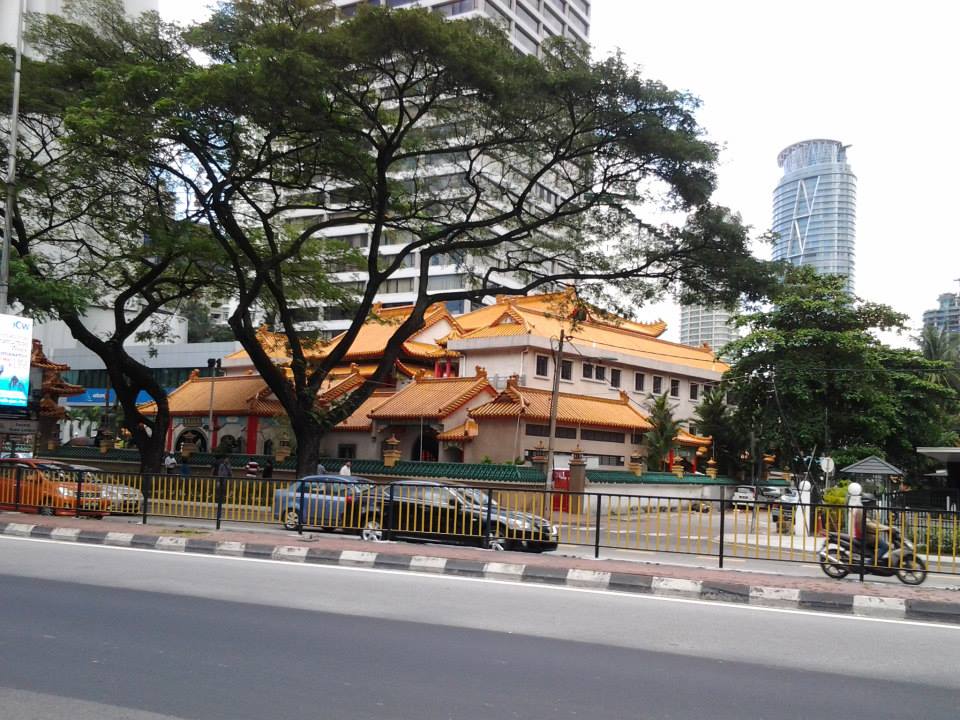 Малайзия, Храмът срещу Corus Hotel
