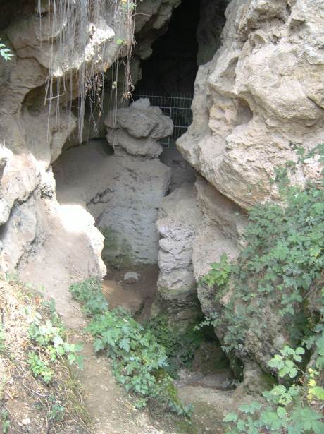 Нагорни Карабах, Пещерата Азок
