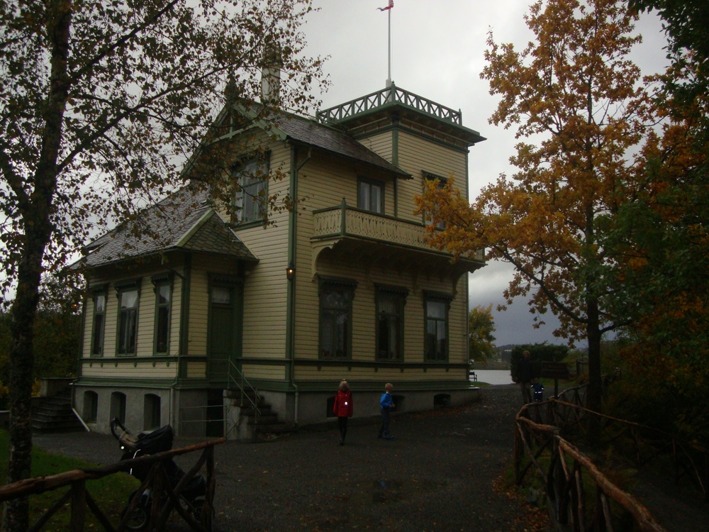 Норвегия, Знамето се вее над покрива
