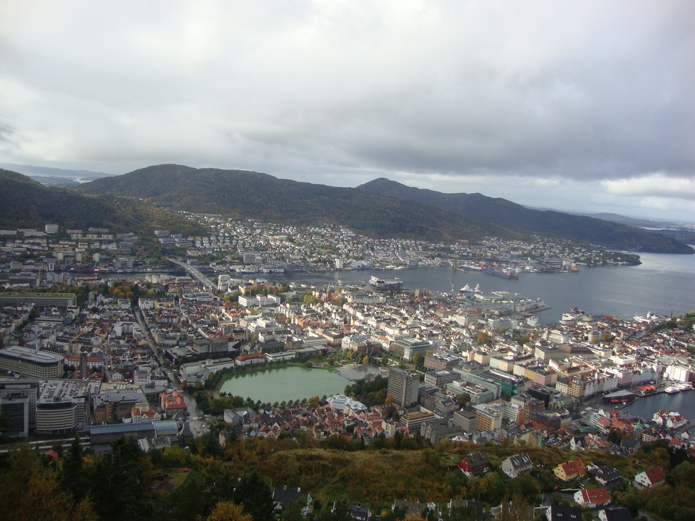 Норвегия, Берген, Живяхме близо до езерцето в центъра
