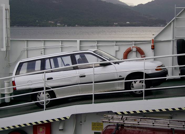 Норвегия, Автомобилът ми, качен на по-малки и на по-големи фериботи, пресичащи фиордите
