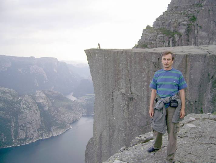 Норвегия, Авторът на фона на скалата
