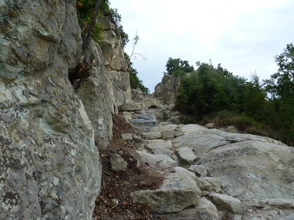 Перперикон, проходът с каменни стъпала
