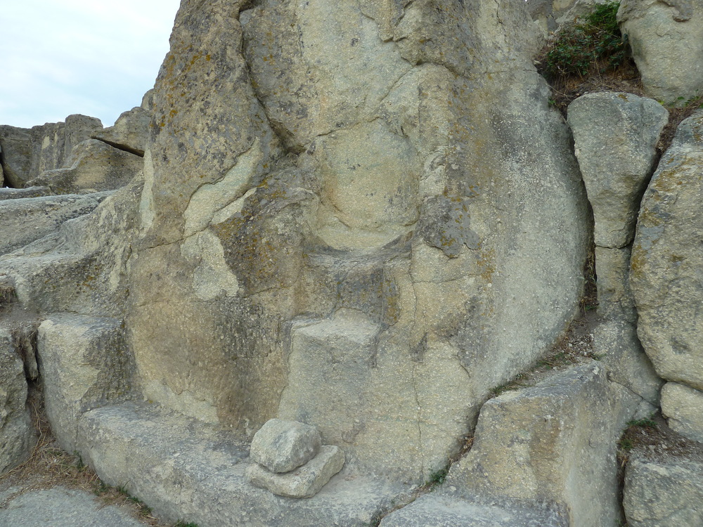 Перперикон, тронът, изсечен в скалите
