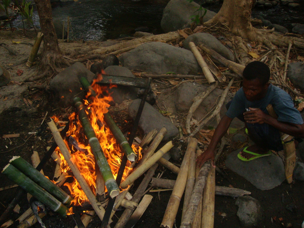 Филипини, огънят е запален, тенджерите къкрят
