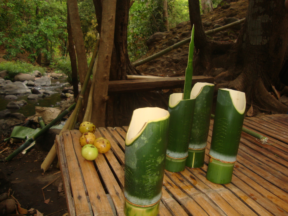 Филипини, чашите от бамбук с извивка за носа
