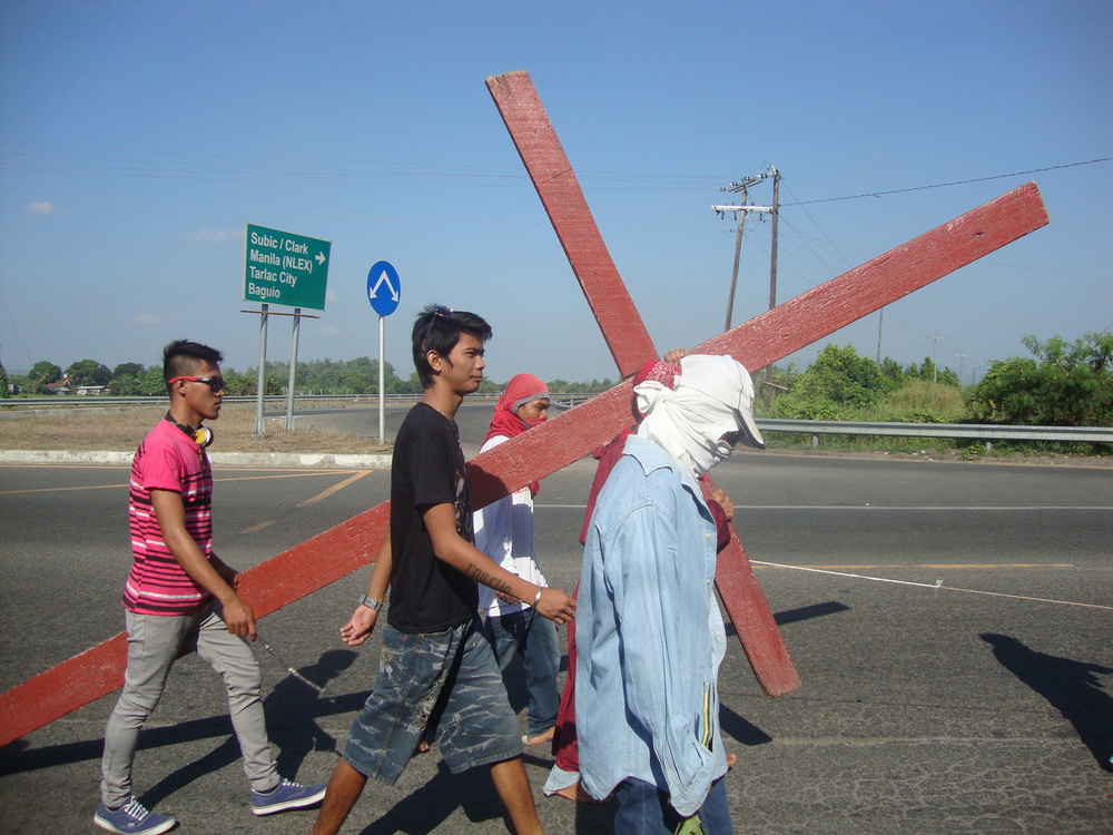 Филипини, кръстът разсича хоризонта
