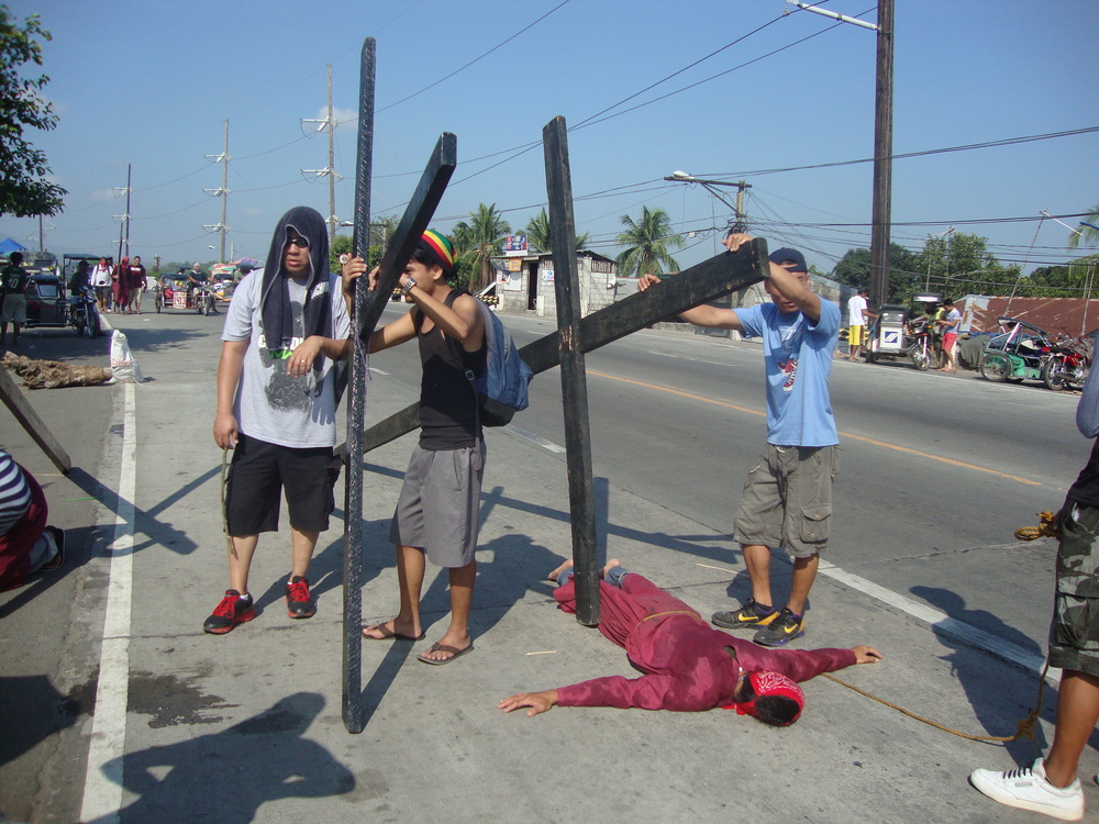 Филипини, жив кръст

