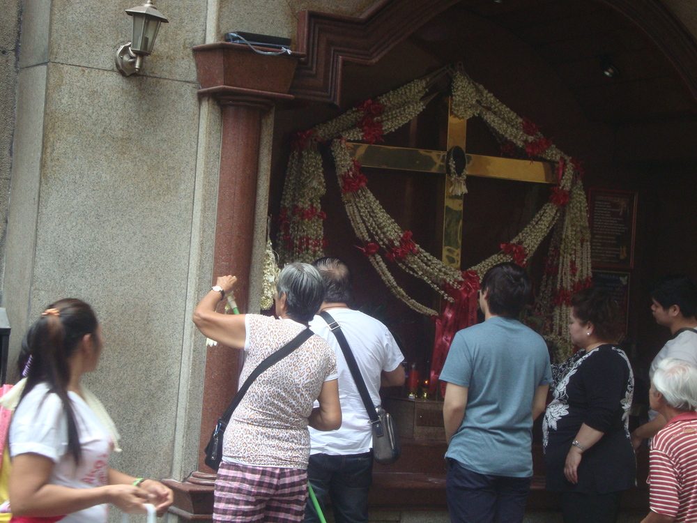 Филипините, Манила, олтарът на улицата
