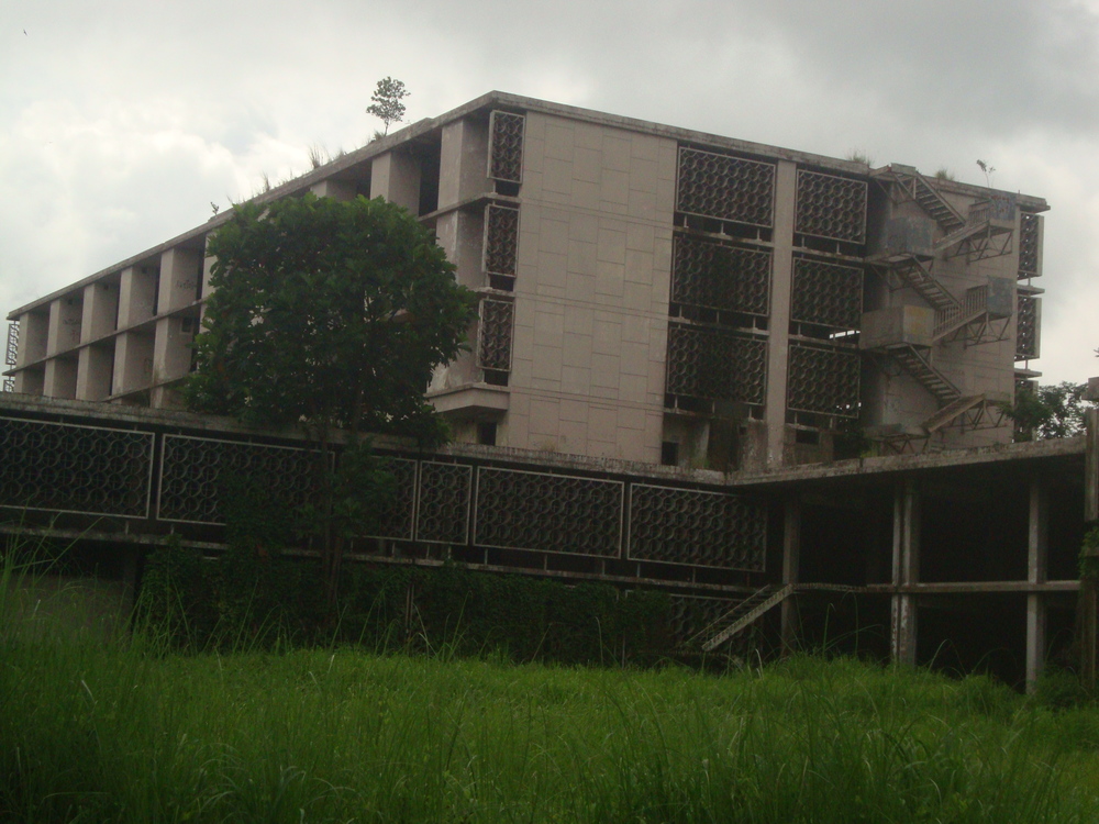 Филипините, призрачната болница край Ангелес - американска военна болница, отдавна напусната и изоставена
