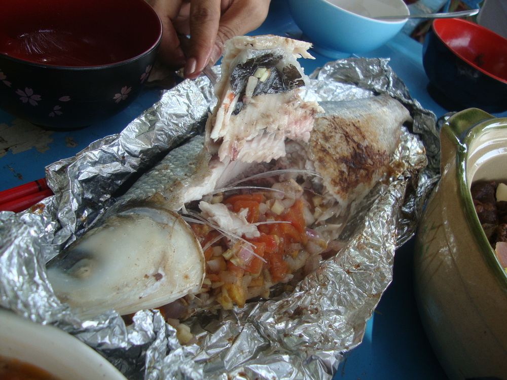 Филипините, млечна риба, пълнена със зеленчуци
