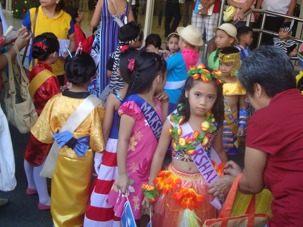Филипините, носия от Маршалските острови
