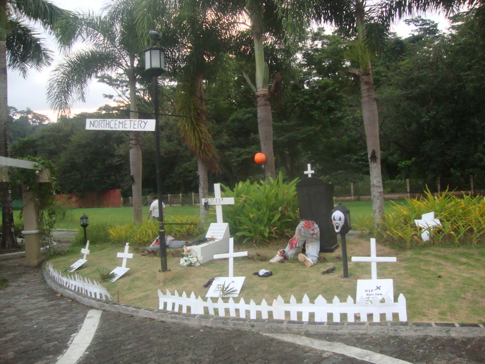Филипините, тридневно гробище край басейна
