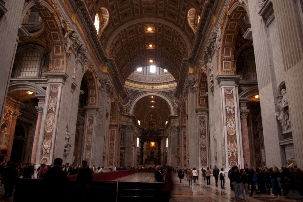 Ватикана, Част от величествените зали на Базиликата
